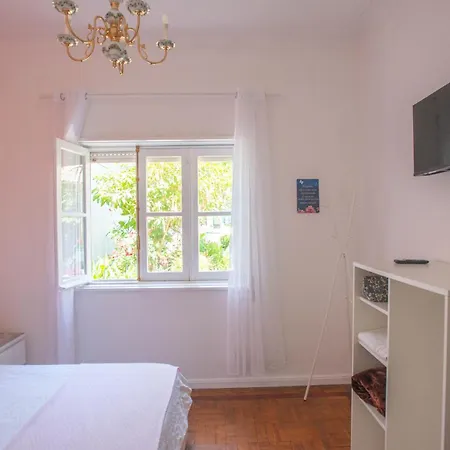 Hostal Flores *