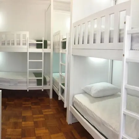Flores Hostal *